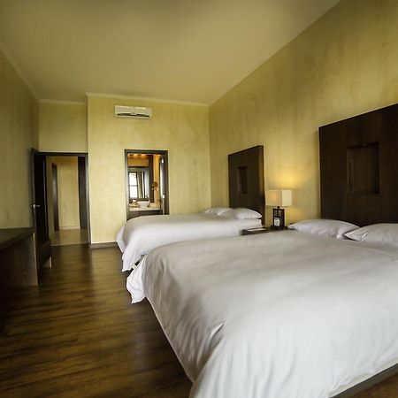 Hotel La Reunion Golf Resort And Residences Antigua ภายนอก รูปภาพ