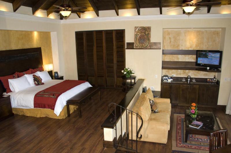 Hotel La Reunion Golf Resort And Residences Antigua ห้อง รูปภาพ