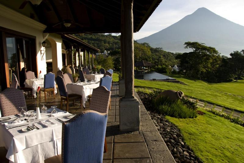 Hotel La Reunion Golf Resort And Residences Antigua ภายนอก รูปภาพ