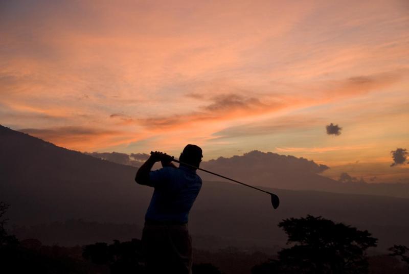 Hotel La Reunion Golf Resort And Residences Antigua ภายนอก รูปภาพ