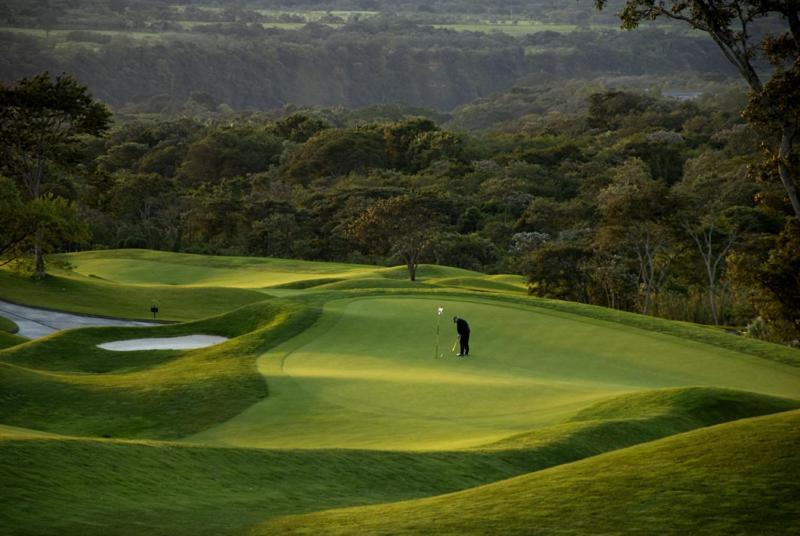 Hotel La Reunion Golf Resort And Residences Antigua ภายนอก รูปภาพ