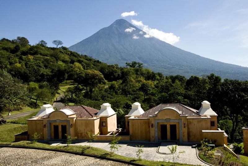 Hotel La Reunion Golf Resort And Residences Antigua ภายนอก รูปภาพ