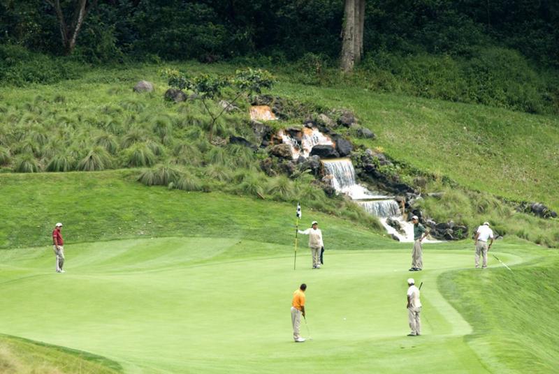 Hotel La Reunion Golf Resort And Residences Antigua ภายนอก รูปภาพ