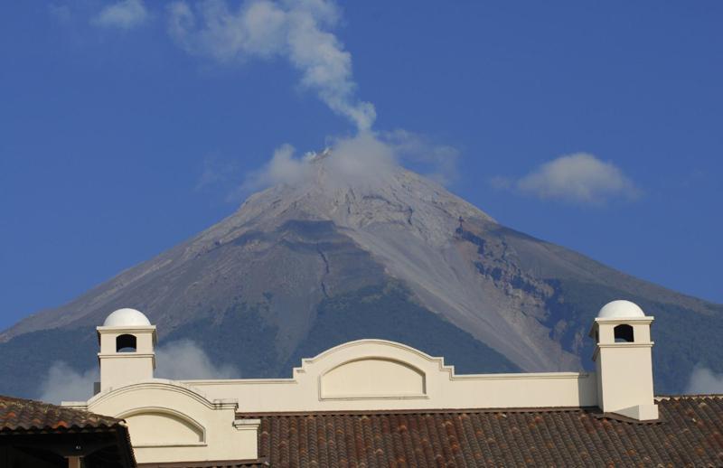 Hotel La Reunion Golf Resort And Residences Antigua ภายนอก รูปภาพ