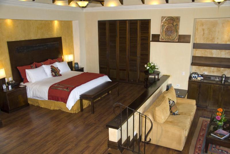 Hotel La Reunion Golf Resort And Residences Antigua ภายนอก รูปภาพ