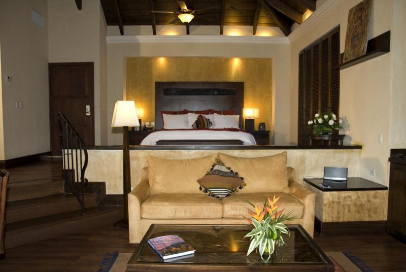 Hotel La Reunion Golf Resort And Residences Antigua ภายนอก รูปภาพ