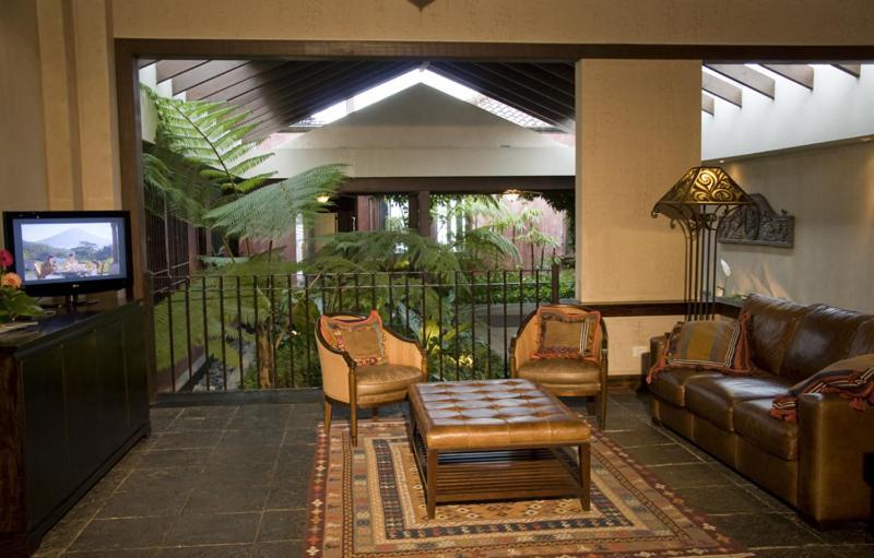 Hotel La Reunion Golf Resort And Residences Antigua ภายนอก รูปภาพ