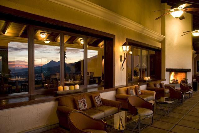 Hotel La Reunion Golf Resort And Residences Antigua ภายนอก รูปภาพ