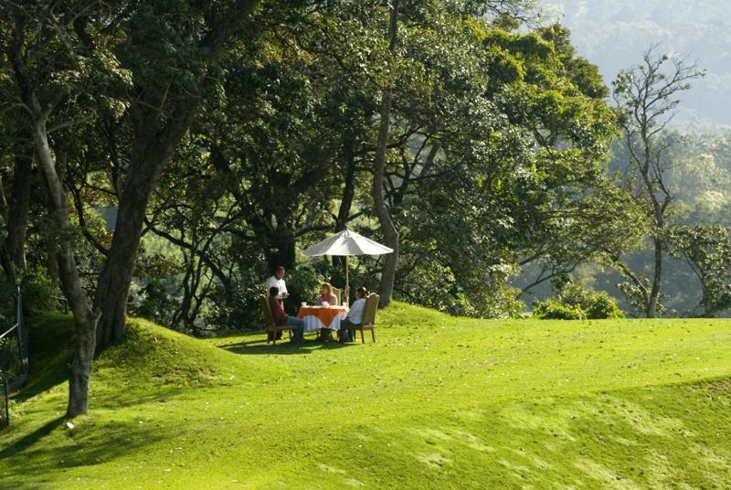 Hotel La Reunion Golf Resort And Residences Antigua ภายนอก รูปภาพ