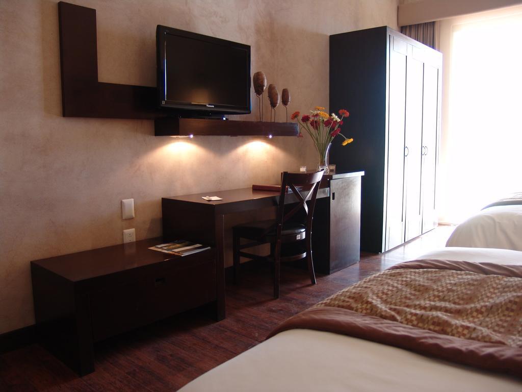 Hotel La Reunion Golf Resort And Residences Antigua ภายนอก รูปภาพ