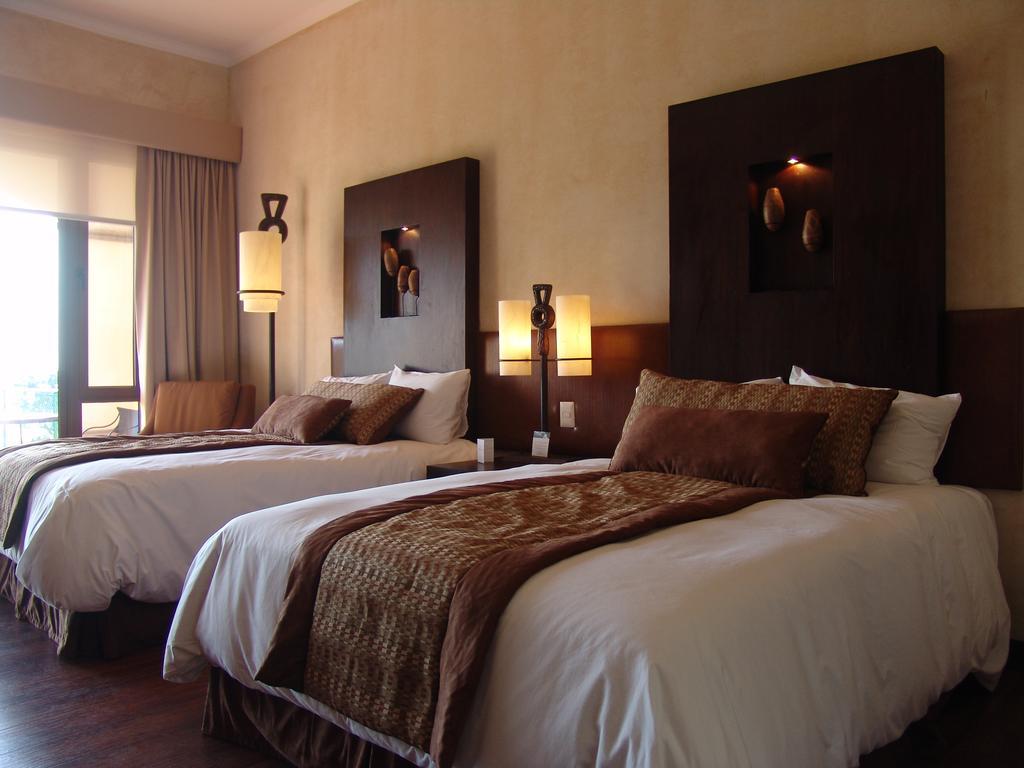Hotel La Reunion Golf Resort And Residences Antigua ภายนอก รูปภาพ