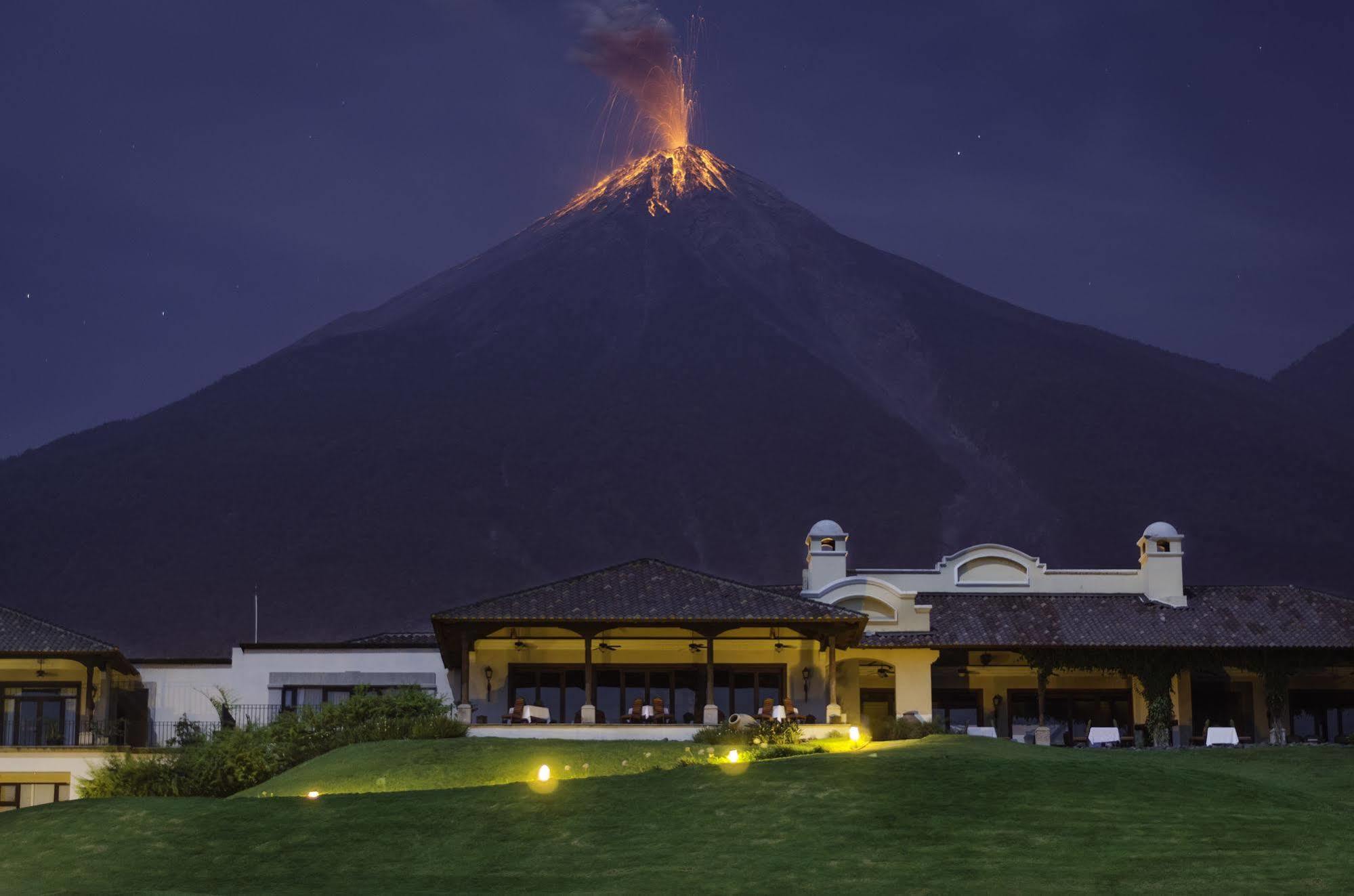Hotel La Reunion Golf Resort And Residences Antigua ภายนอก รูปภาพ