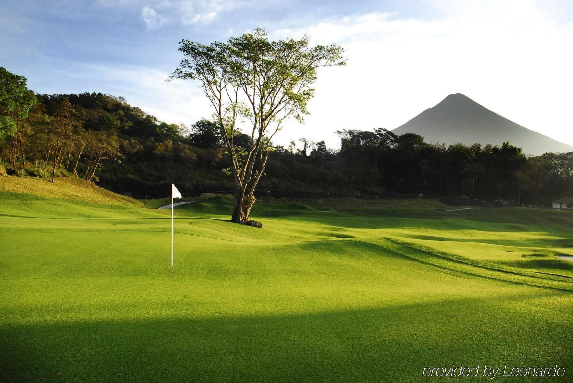 Hotel La Reunion Golf Resort And Residences Antigua ภายนอก รูปภาพ